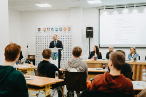 Mladý Európan 2026 na pôde Trnavskej župy: O postup do finále vedomostnej súťaže bojovalo dvadsaťsedem stredoškolákov. Zdroj: TTSK