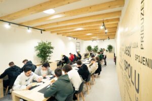 Župná dopravná priemyslovka v Trnave má modernú jedáleň s dvojnásobnou kapacitou, foto TTSK