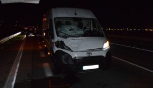 policajti vyšetrujú smrteľnú nehodu na R1 pri Trnave, foto Políca SR