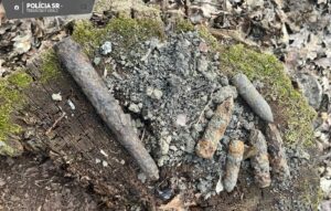 Žena objavila v lese munúciu, foto Polícia SR Trnavský kraj